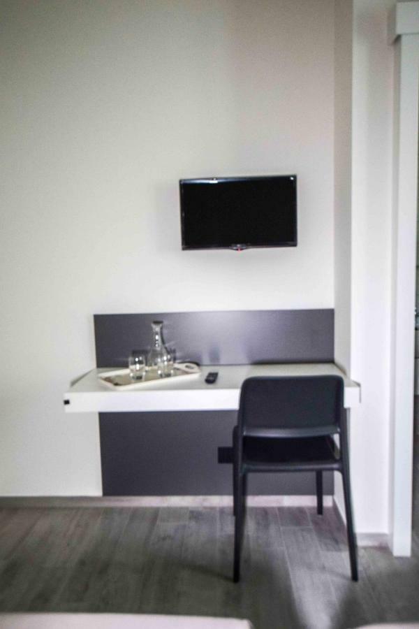 Gambisa Street Hotell Soliera Exteriör bild